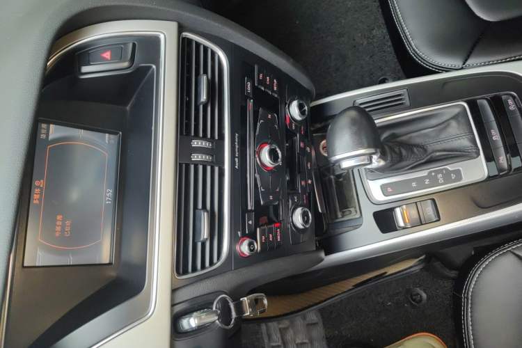 Used Audi A4L 2015 45 TFSI quattro Individual Sport Edition Audio And AC Panel