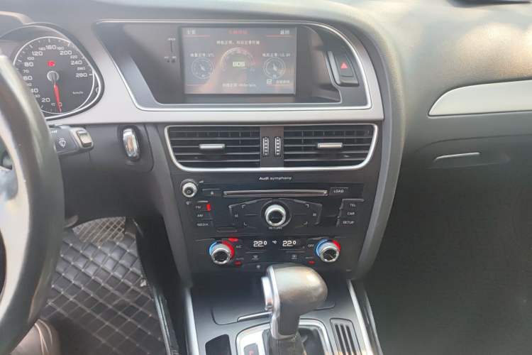 Used Audi A4L 2015 35 TFSI Automatic Standard Model Audio And AC Panel