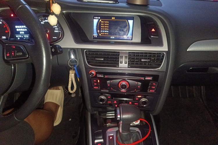 Used Audi A4L 2015 35 TFSI Automatic Comfort Model Audio And AC Panel