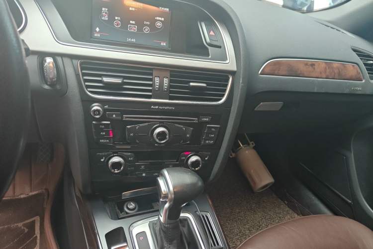 Used Audi A4L 2015 35 TFSI Automatic Comfort Model Audio And AC Panel