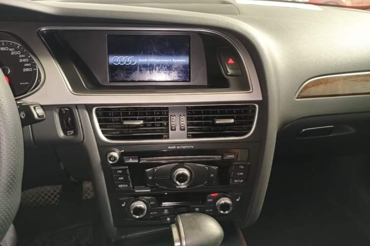 Used Audi A4L 2015 35 TFSI Automatic Comfort Model Audio And AC Panel