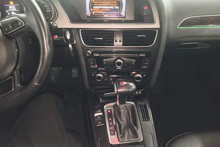 Used Audi A4L 2015 35 TFSI Automatic Comfort Model Audio And AC Panel