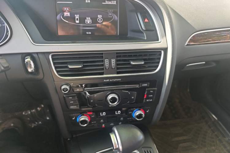 Used Audi A4L 2015 35 TFSI Automatic Comfort Model Audio And AC Panel