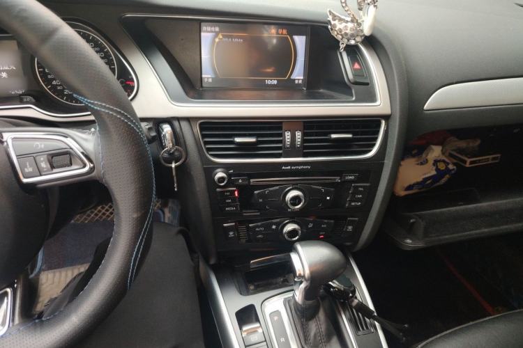Used Audi A4L 2015 35 TFSI Automatic Standard Model Audio And AC Panel