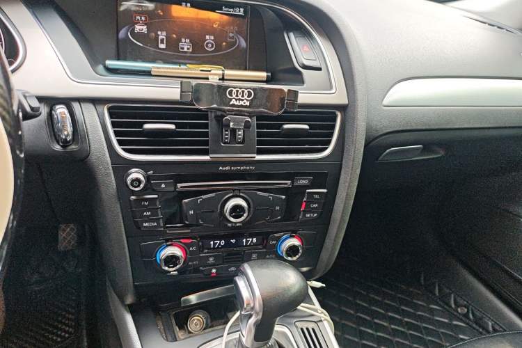 Used Audi A4L 2015 35 TFSI Automatic Standard Model Audio And AC Panel