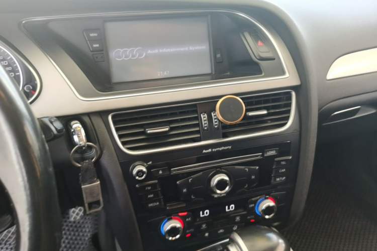Used Audi A4L 2015 35 TFSI Automatic Standard Model Audio And AC Panel