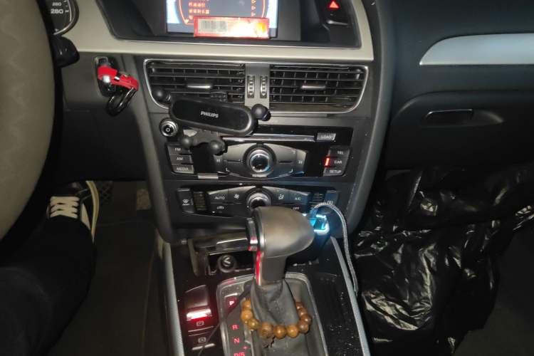 Used Audi A4L 2015 30 TFSI Automatic Comfort Model Audio And AC Panel