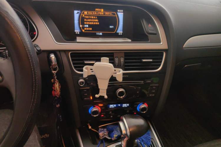Used Audi A4L 2015 35 TFSI Automatic Standard Model Audio And AC Panel