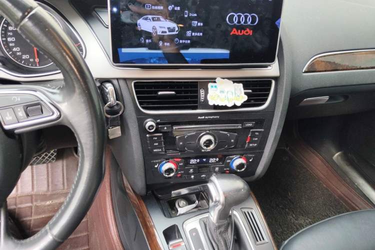 Used Audi A4L 2015 35 TFSI Automatic Comfort Model Audio And AC Panel