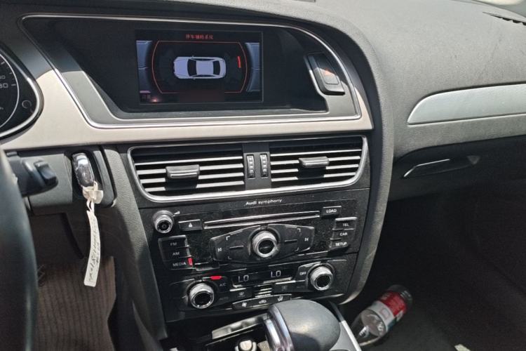 Used Audi A4L 2015 35 TFSI Automatic Standard Model Audio And AC Panel