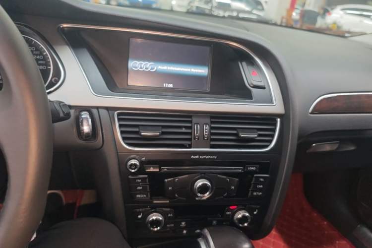 Used Audi A4L 2015 35 TFSI Automatic Comfort Model Audio And AC Panel