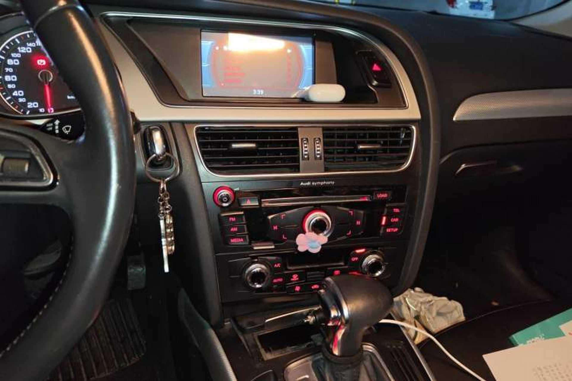 Used Audi A4L 2015 35 TFSI Automatic Standard Model Audio And AC Panel