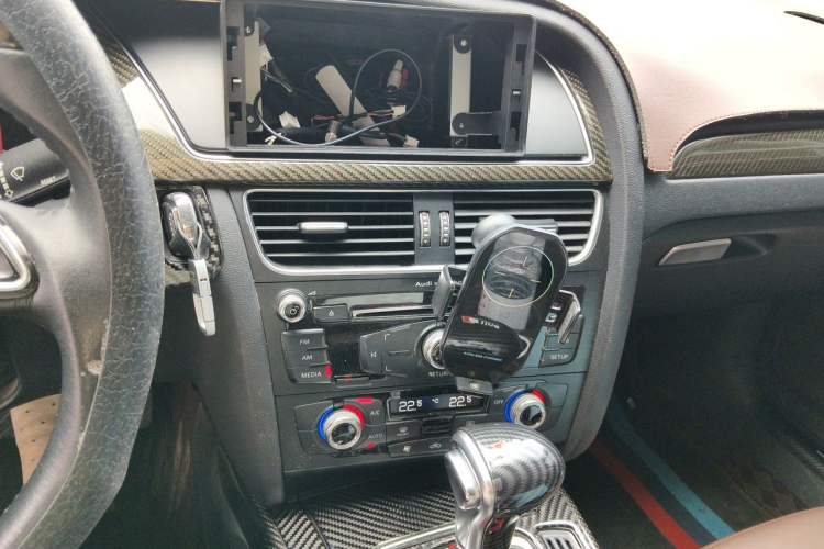 Used Audi A4L 2015 35 TFSI Automatic Standard Model Audio And AC Panel