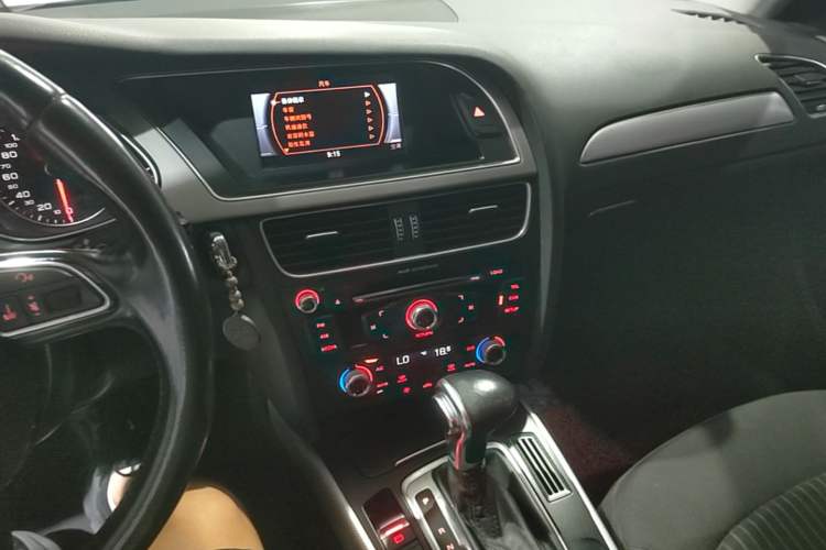 Used Audi A4L 2015 35 TFSI Automatic Standard Model Audio And AC Panel