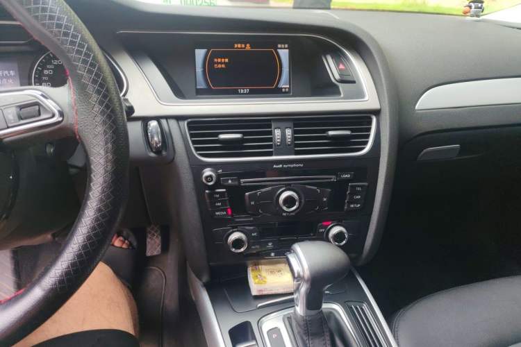 Used Audi A4L 2015 35 TFSI Automatic Standard Model Audio And AC Panel