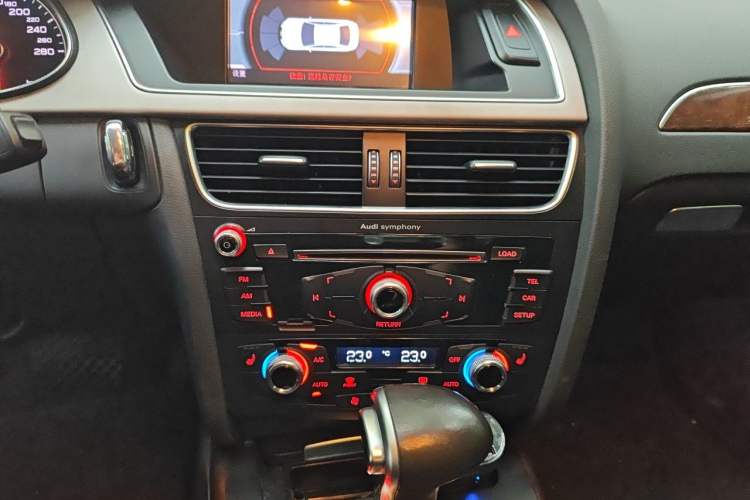 Used Audi A4L 2015 35 TFSI Automatic Comfort Model Audio And AC Panel