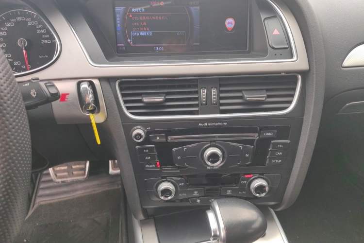 Used Audi A4L 2015 45 TFSI quattro Individual Sport Edition Audio And AC Panel