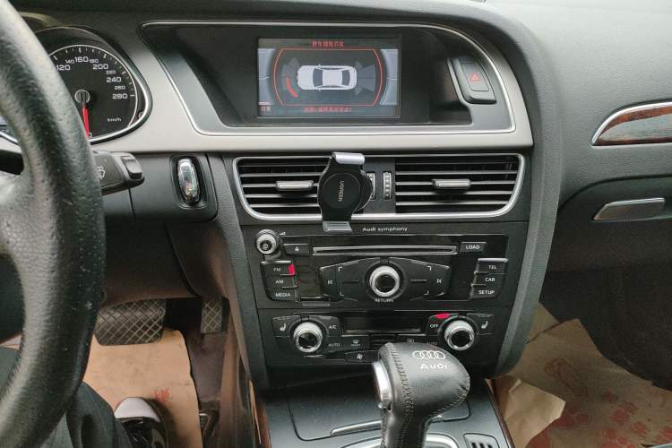 Used Audi A4L 2015 35 TFSI Automatic Comfort Model Audio And AC Panel