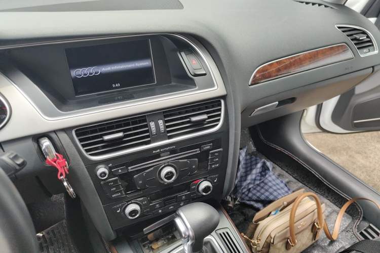 Used Audi A4L 2015 35 TFSI Automatic Comfort Model Audio And AC Panel
