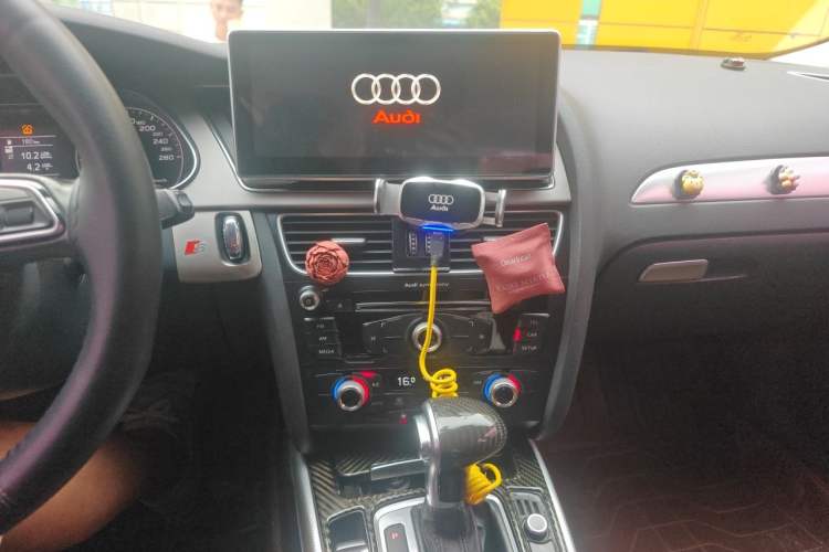 Used Audi A4L 2015 35 TFSI Automatic Standard Model Audio And AC Panel