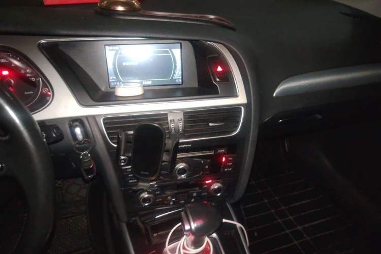 Used Audi A4L 2015 35 TFSI Automatic Standard Model Audio And AC Panel