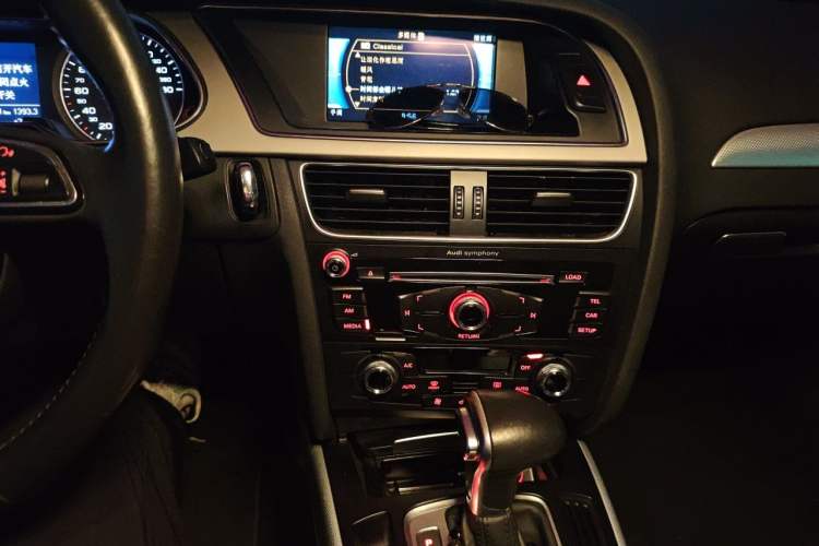 Used Audi A4L 2015 35 TFSI Automatic Standard Model Audio And AC Panel