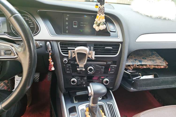 Used Audi A4L 2015 35 TFSI Automatic Standard Model Audio And AC Panel