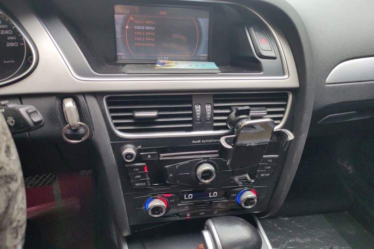 Used Audi A4L 2015 35 TFSI Automatic Standard Model Audio And AC Panel