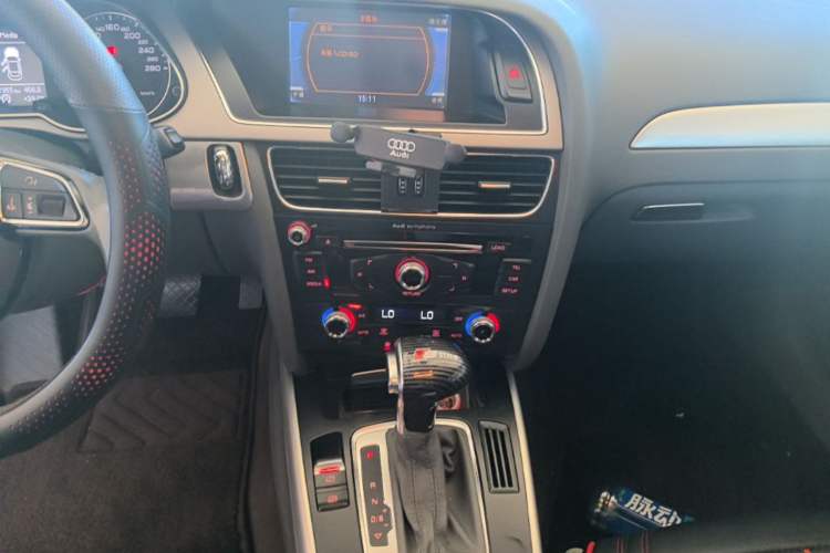 Used Audi A4L 2015 35 TFSI Automatic Standard Model Audio And AC Panel