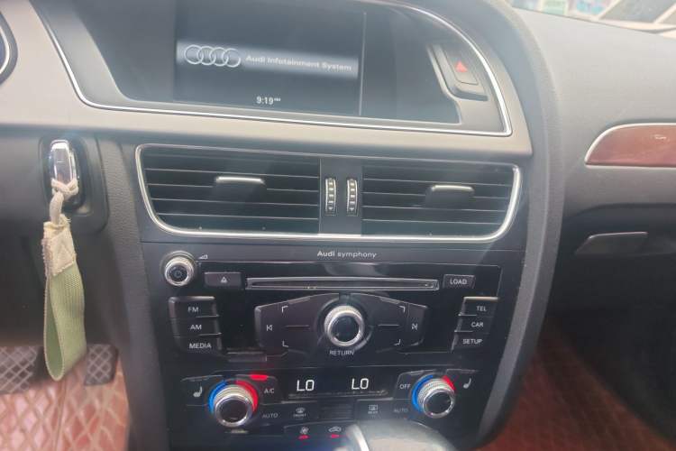 Used Audi A4L 2015 35 TFSI Automatic Comfort Model Audio And AC Panel