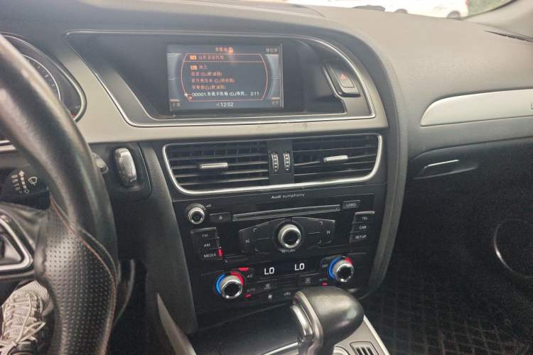 Used Audi A4L 2015 45 TFSI quattro Individual Sport Edition Audio And AC Panel