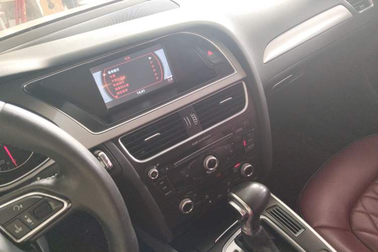 Used Audi A4L 2015 35 TFSI Automatic Standard Model Audio And AC Panel