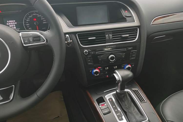 Used Audi A4L 2015 35 TFSI Automatic Comfort Model Audio And AC Panel