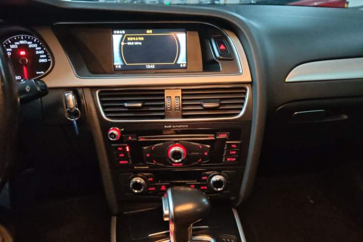 Used Audi A4L 2015 45 TFSI quattro Individual Sport Edition Audio And AC Panel