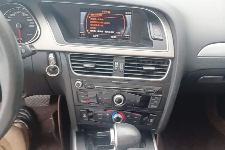 Used Audi A4L 2015 35 TFSI Automatic Standard Model Audio And AC Panel