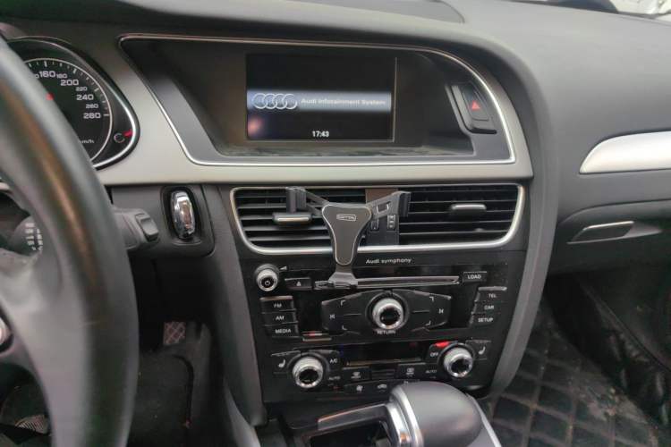 Used Audi A4L 2015 35 TFSI Automatic Standard Model Audio And AC Panel