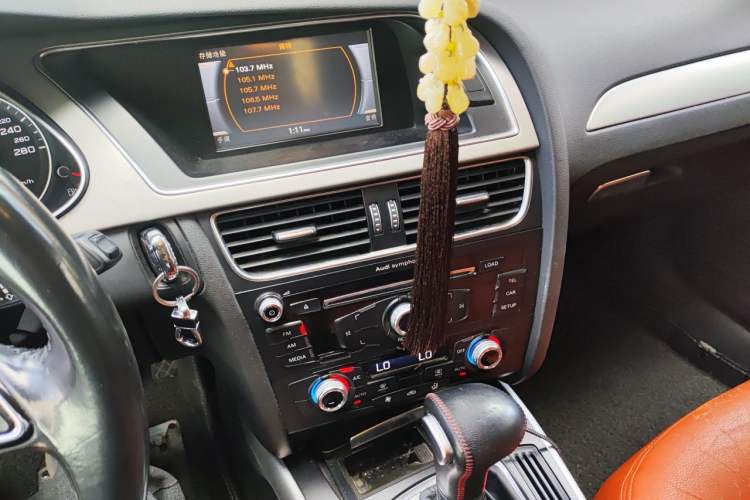 Used Audi A4L 2015 35 TFSI Automatic Standard Model Audio And AC Panel
