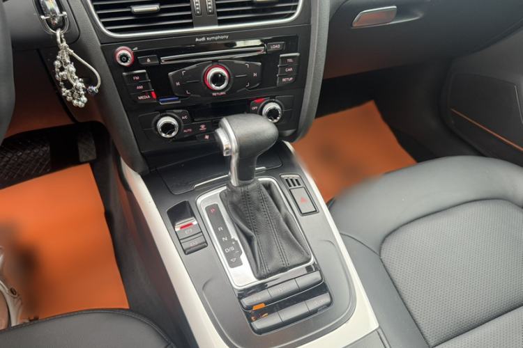 Used Audi A4L 2015 45 TFSI quattro Individual Sport Edition Audio And AC Panel