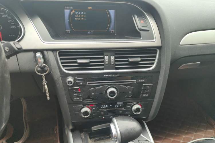 Used Audi A4L 2015 35 TFSI Automatic Standard Model Audio And AC Panel