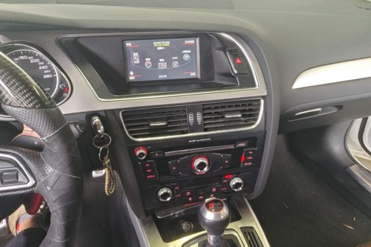 Used Audi A4L 2015 45 TFSI quattro Individual Sport Edition Audio And AC Panel