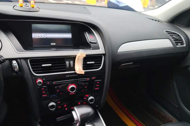 Used Audi A4L 2015 35 TFSI Automatic Standard Model Audio And AC Panel