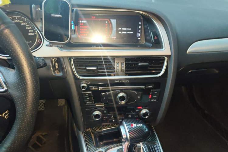 Used Audi A4L 2015 35 TFSI Automatic Standard Model Audio And AC Panel