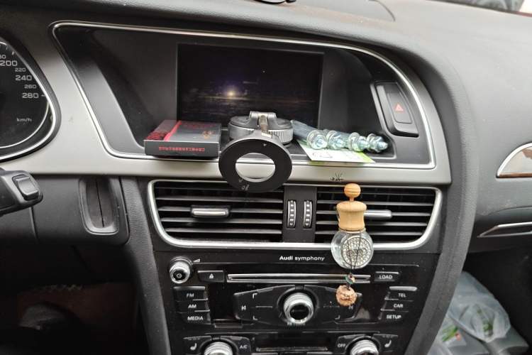 Used Audi A4L 2015 35 TFSI Automatic Comfort Model Audio And AC Panel