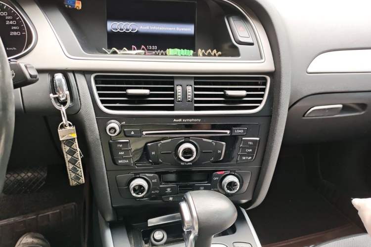 Used Audi A4L 2015 35 TFSI Automatic Standard Model Audio And AC Panel