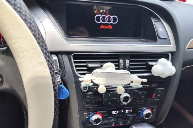 Used Audi A4L 2015 35 TFSI Automatic Comfort Model Audio And AC Panel