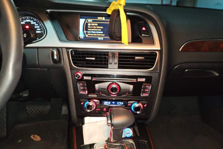 Used Audi A4L 2015 35 TFSI Automatic Comfort Model Audio And AC Panel