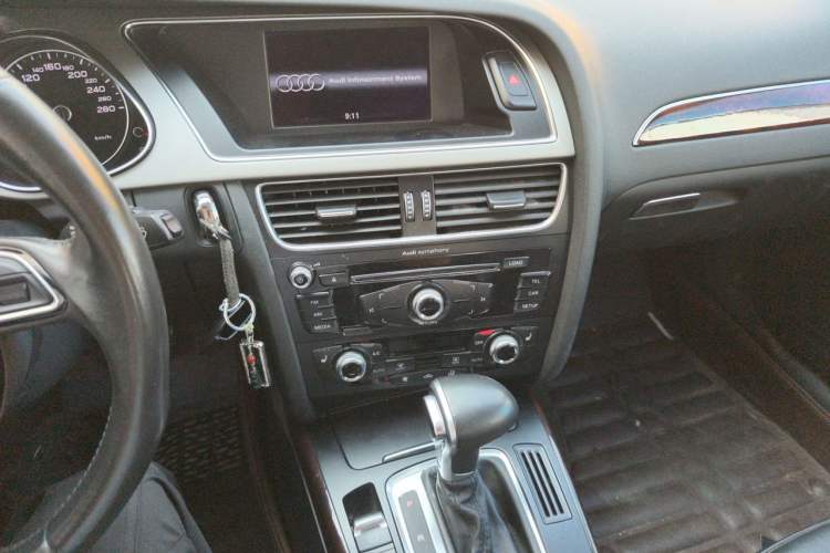 Used Audi A4L 2015 35 TFSI Automatic Comfort Model Audio And AC Panel