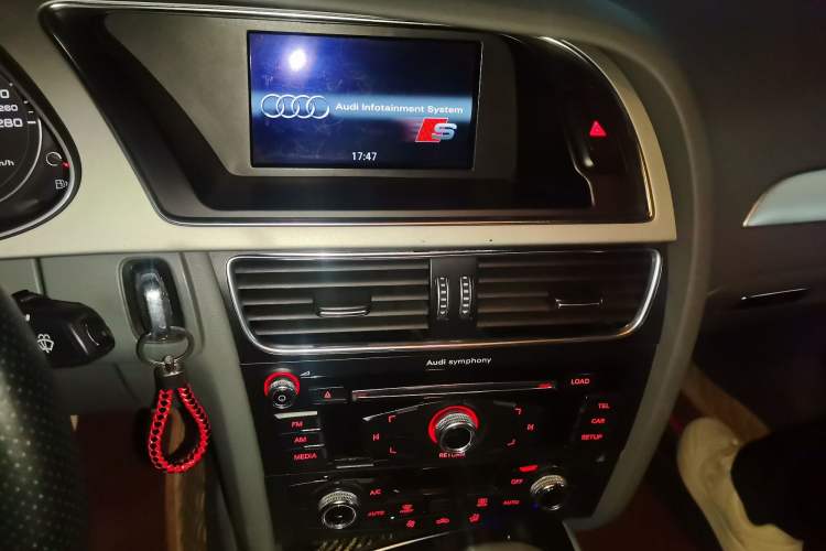 Used Audi A4L 2015 35 TFSI Automatic Standard Model Audio And AC Panel