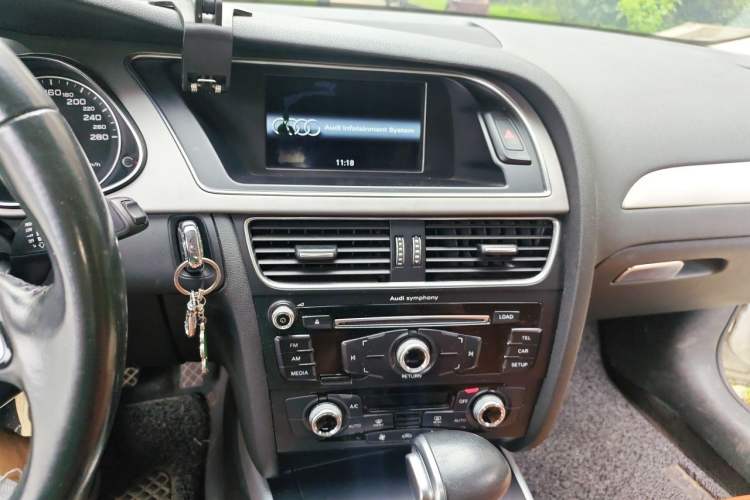 Used Audi A4L 2015 35 TFSI Automatic Standard Model Audio And AC Panel