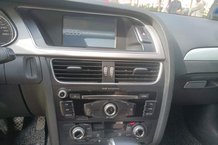 Used Audi A4L 2015 35 TFSI Automatic Standard Model Audio And AC Panel